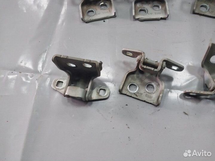 Петля двери Renault Logan седан 