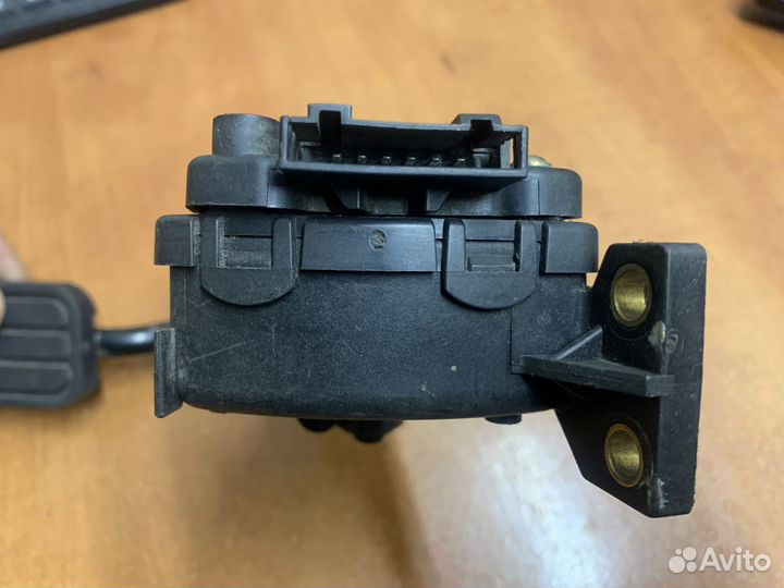 Педаль газа VW Sharan / Ford Galaxy 1,9 TDI