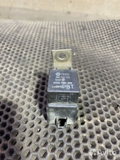 Реле обогрева лобового стекла VW Passat B6 Пассат