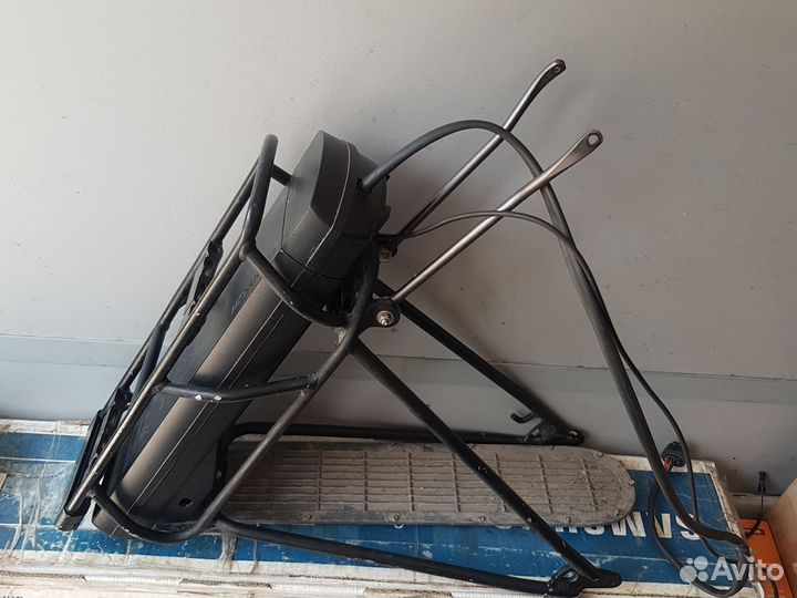 Багажник для электро велосипеда с корпусом акб