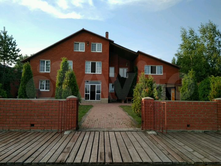 Коттедж 310 м² на участке 7 сот.