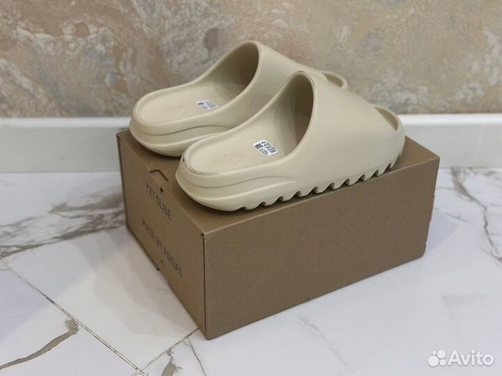 Тапочки Adidas Yeezy Slides бежевые