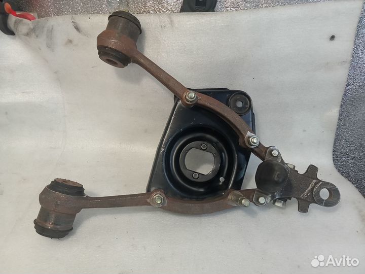 Новый рычаг подвески нижний правый в сборе газ-221