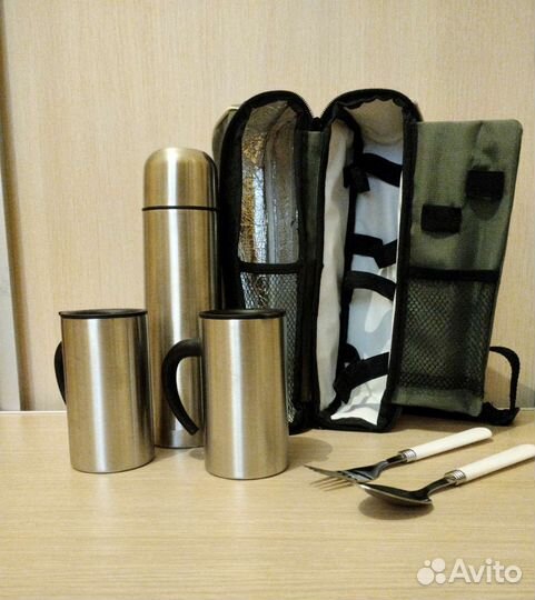 Набор походный - термос, кружки, приборы
