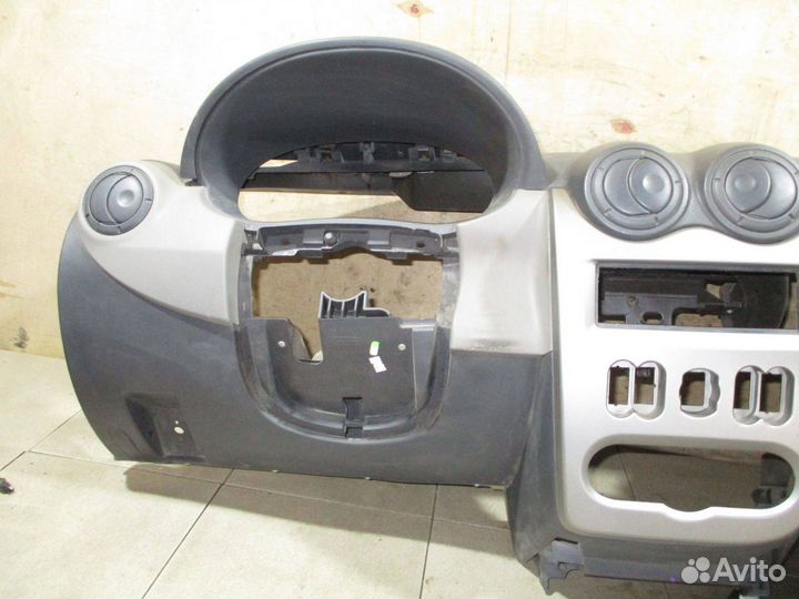 Торпедо Renault Logan 1