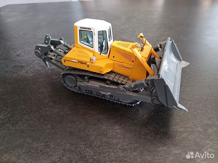 Моделька бульдозер liebherr 764