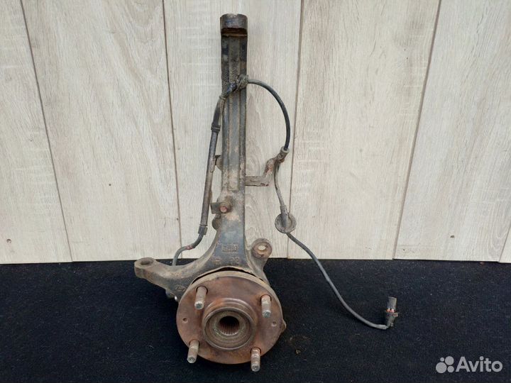 Поворотный кулак ступица правый Хендай Соната еф