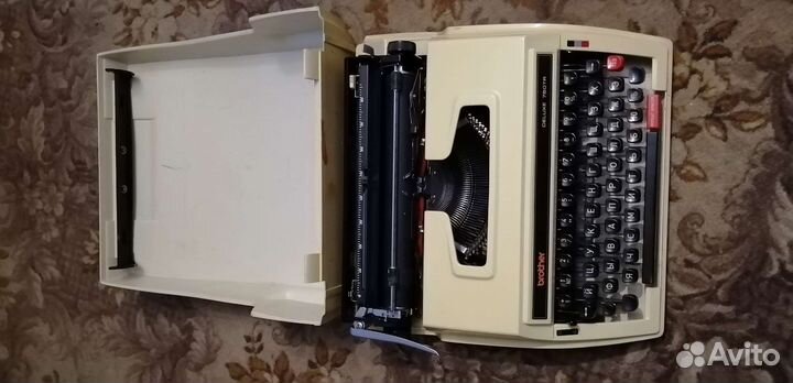 Печатная пишущая машинка