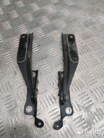 Петли капота Subaru Forester