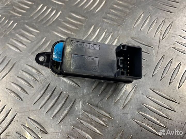 Кнопка стеклоподъемника передняя правая Mazda Cx-7