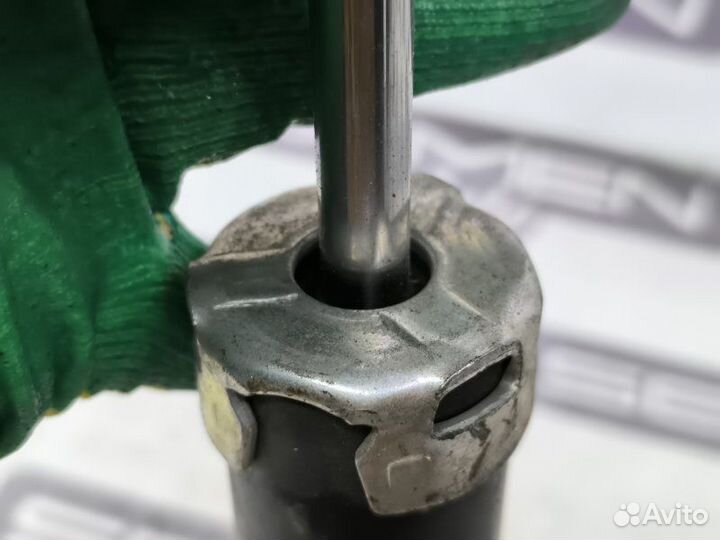 Амортизатор задний Toyota Corolla E150 2006-2012