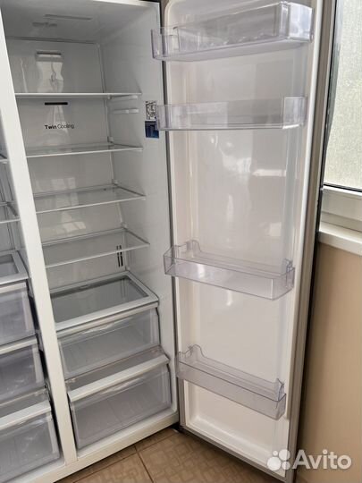 Холодильник Samsung rs552nrua9M