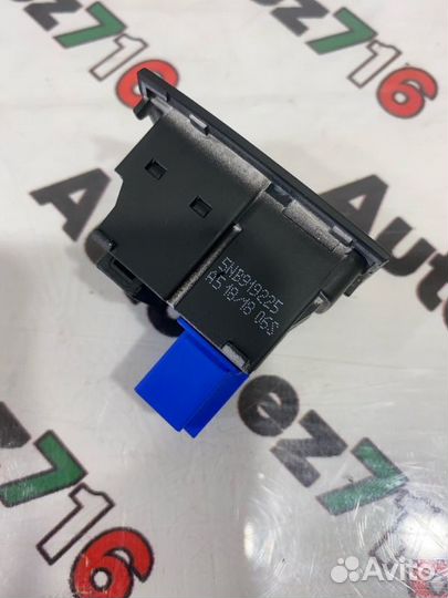 Кнопка аварийки Volkswagen Tiguan 2 CZC 1.4 2018