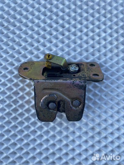 Замок крышки багажника mitsubishi carisma