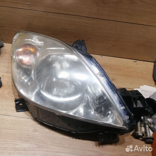 Фара передняя правая Mazda Demio DY3W P5548