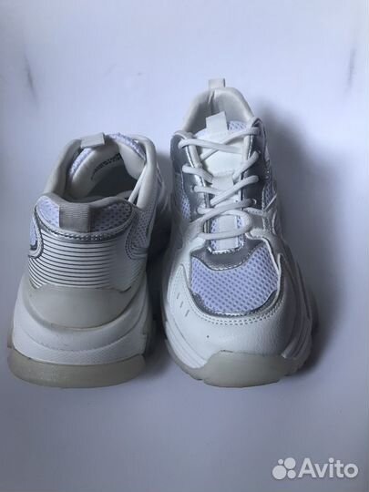 Кроссовки женские