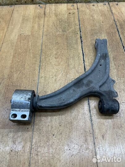 Рычаг подвески передний левый Opel Astra J хетчбэк