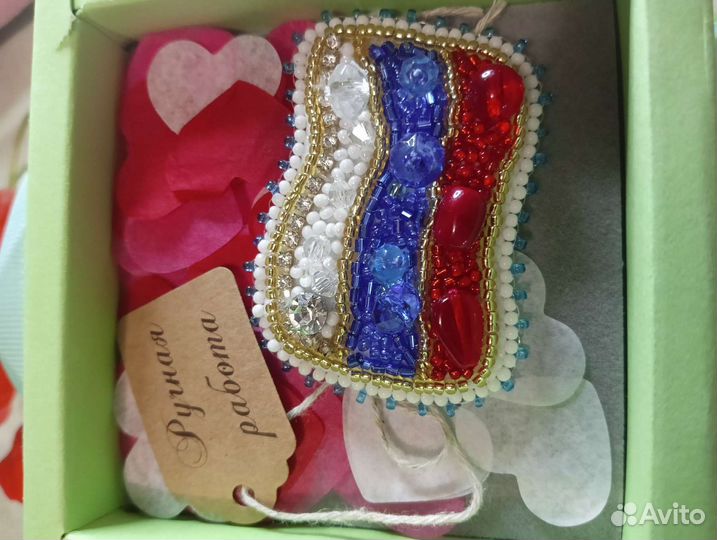 Брошь триколор