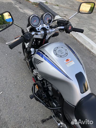 Honda CB-400 HyperVtec 2