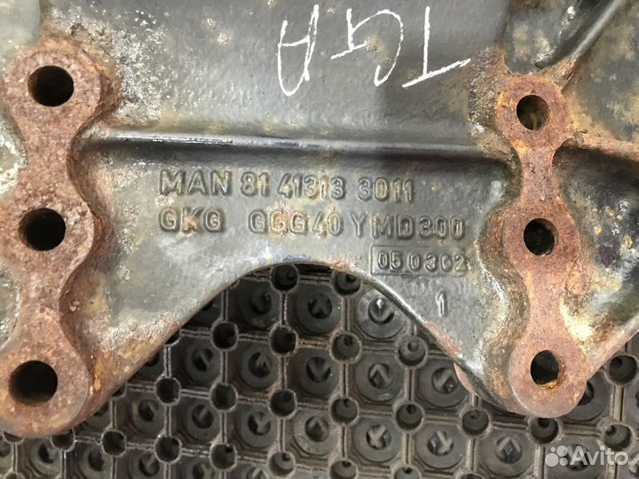 81413133011 Кронштейн передней рессоры правый