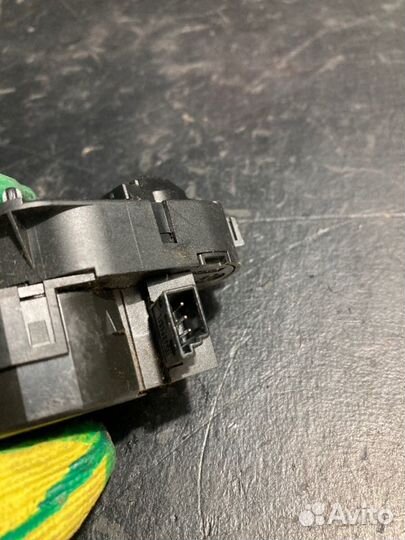 Сервопривод заслонок отопителя Bmw 5 E60