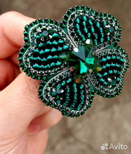 Брошь клевер