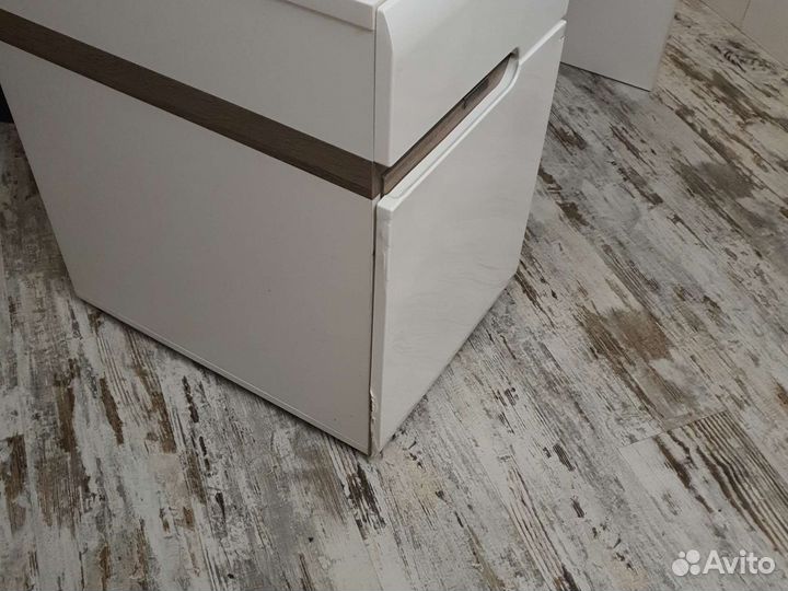 Стол письменный выдв шкаф с доводчиком