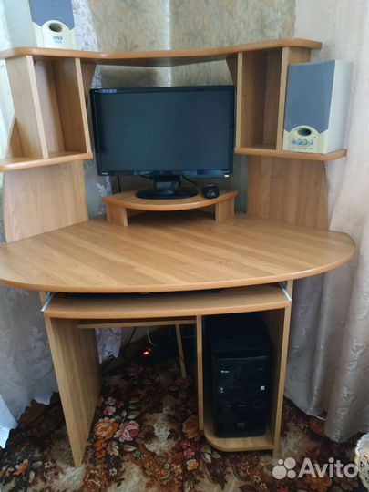 Компьютерный стол