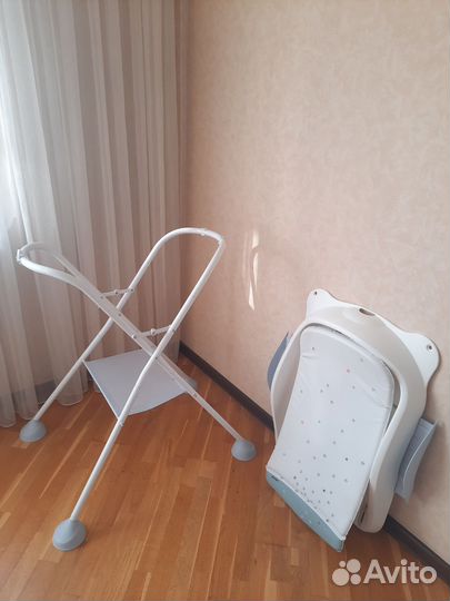 Ванночка для купания и пеленальный столик