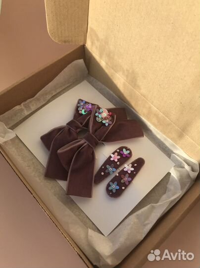Подарочный набор для девочки, заколки с бисером