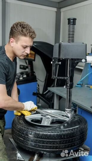 Шиномонтажник. Правщик
