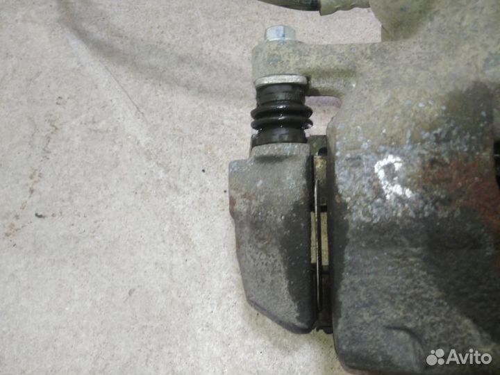 Суппорт передний правый Volkswagen Polo Sedan 6C1