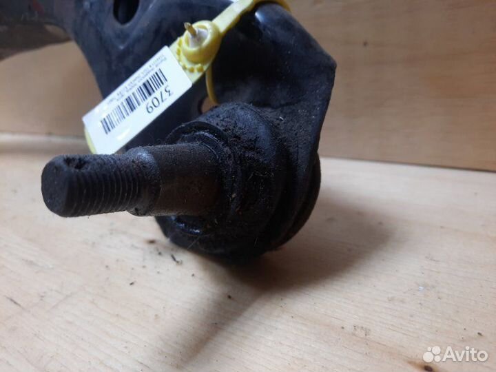 Рычаг подвески прав. перед. toyota isis