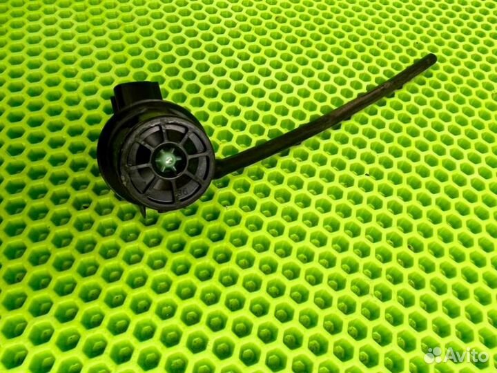 Насос омывателя Toyota Land Cruiser Prado 150 2018