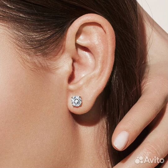 Пусеты с выращенным бриллиантом по 1 карату каждый