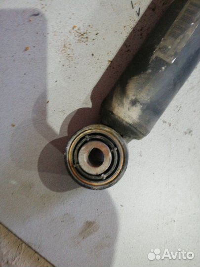 Амортизатор задний Volkswagen Passat B6 BZB 1.8