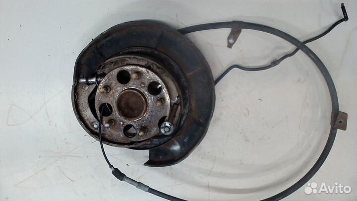 Ступица (кулак, цапфа) правая задняя Toyota Sienna 3