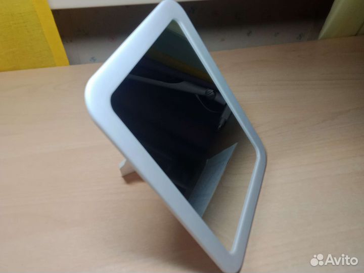 Зеркало косметическое с подсветкой