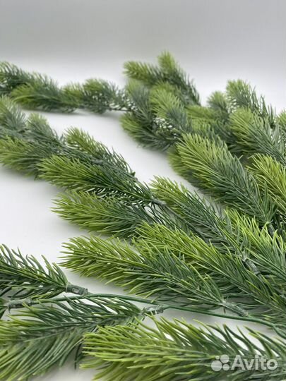 Искусственные еловые веточки (ампельная)
