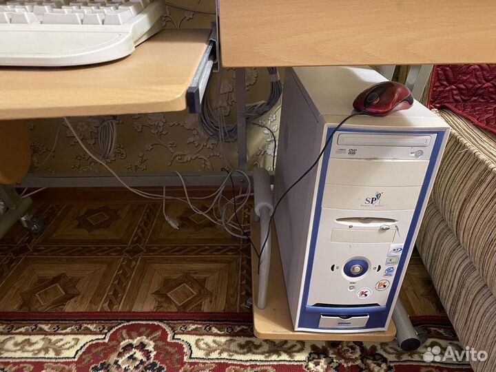 Компьютерный стол