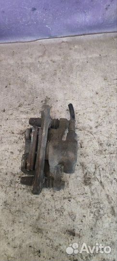 Суппорт тормозной задний правый Mitsubishi