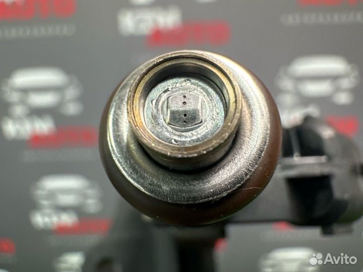 Топливная рейка с форсунками Skoda Octavia A7 1.6