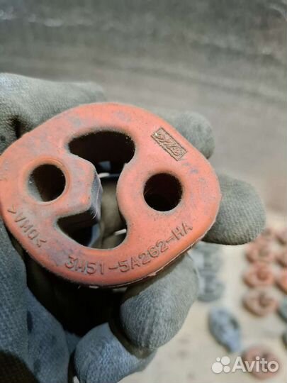 Резинка крепления глушителя Mazda