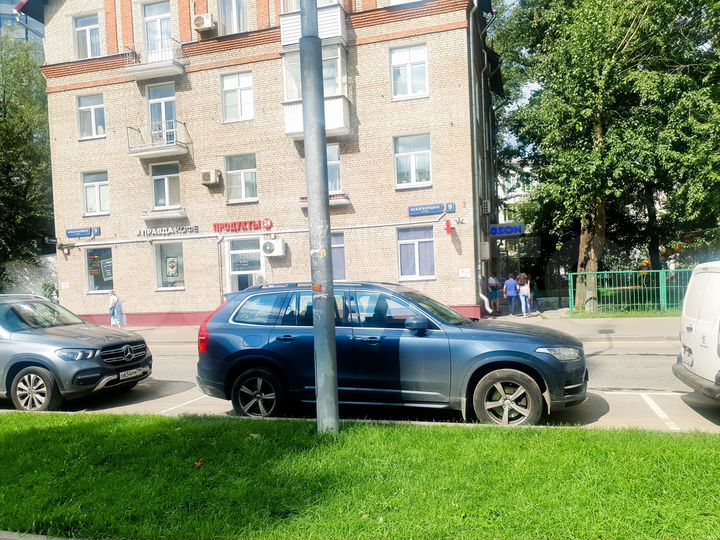 Торговая площадь у метро 55 м² отдельный вход