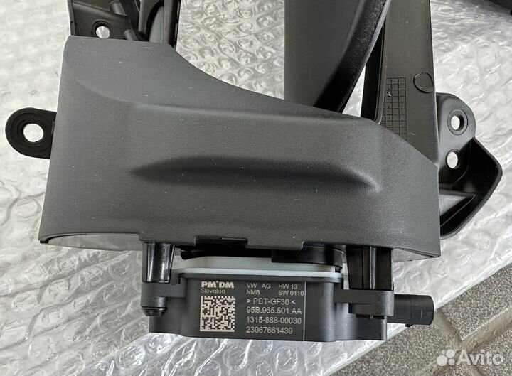 Жалюзи радиатора левого Taycan, 9J1121753DOK1