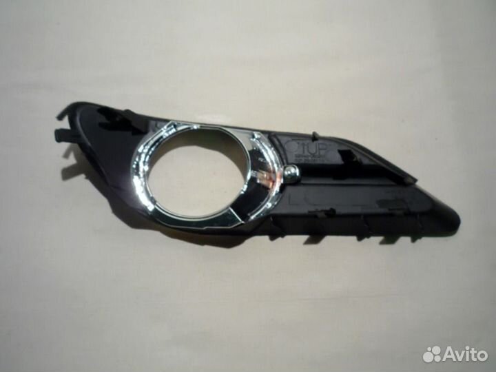 Решетка переднего бампера Тойота Камри V 40 V40