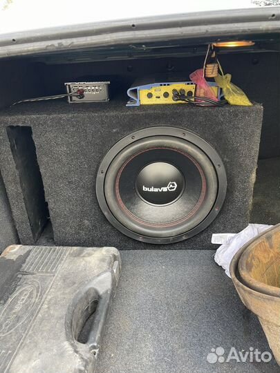 Автомобильный сабвуфер с усилителем