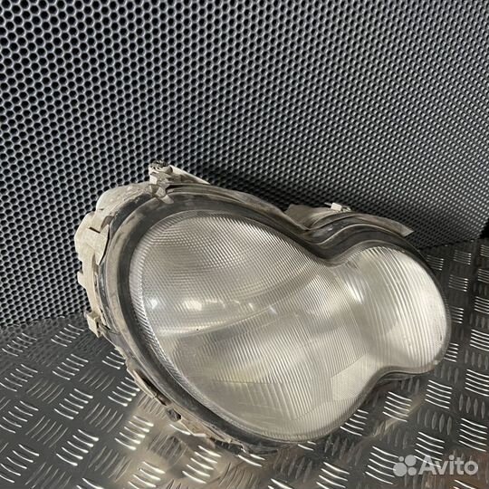 Фара Mercedes-Benz C-класс