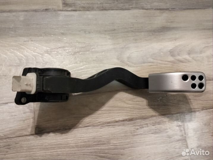 Педаль газа peugeut 206CC