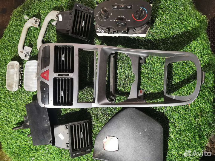 Пластик салона Peugeot 307 1.4 KFW